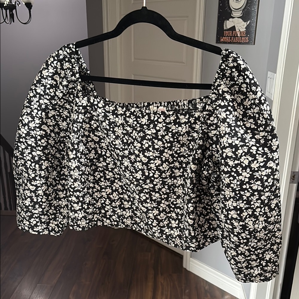 Levi’s Floral Black and White Women's Top